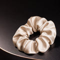 Gold Scrunchie aus Seide