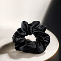 Black Scrunchie aus Seide