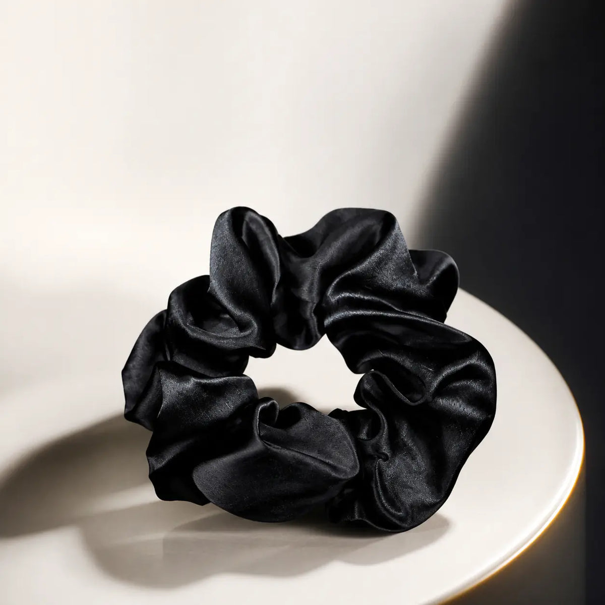 Black Scrunchie aus Seide